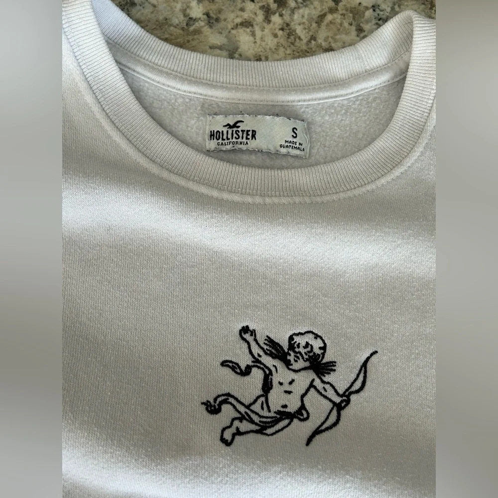 Hollister White Crewneck Sweatshirt with Black Angel Graphic Size S - Picture 6 of 8